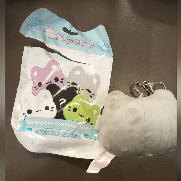 Meowchi Keychain - Picture 2 of 5